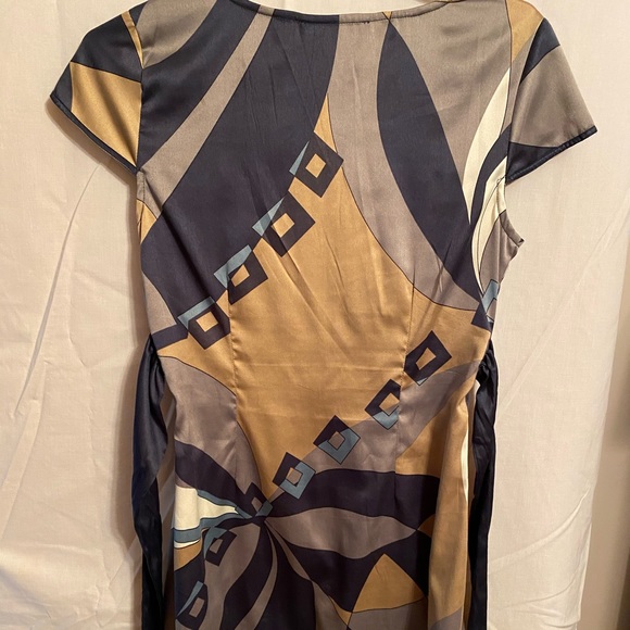 Cap Sleeve Tunic Dress - Picture 2 of 8